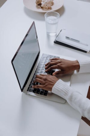 Você sabe qual a diferença entre site e blog? Descubra qual dessas ferramentas é a ideal para a sua empresa e como usá-las para atrair clientes.